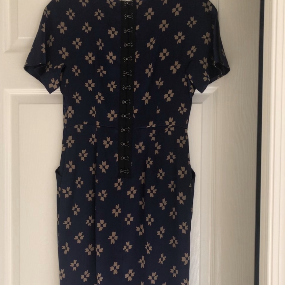 Dress - Picture 3 of 4